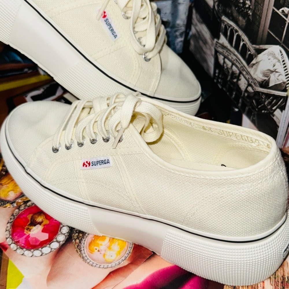 🤍🫶🏻🤍 • 👌🏻 SUPERGA x Level Up Vibes 👌🏻• 🫶🏻 🤍 🫶🏻